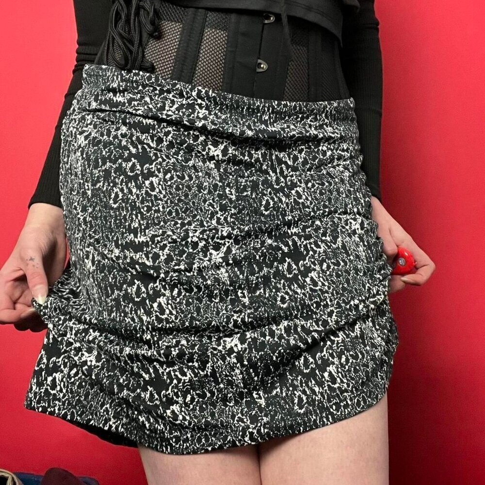 seg’ments luxe / Black and white snakeskin midi skort 🖤🤍​​​​